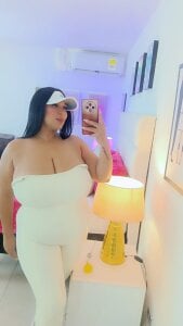 JoslinEvans 🌈Real curves, real attraction Foto 6