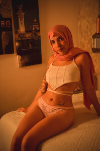 Join _tahiya_ Live Sex Chat - Profiles, Reviews, & Porn