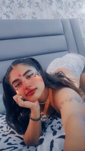 Karely_Queen_ Public Pic 7