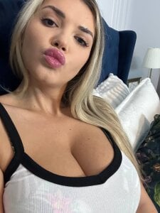 SophieAnn Warm kisses Pic 4