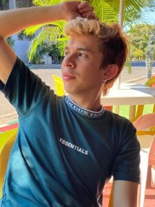 Juaan_Diick visiting my town Hình