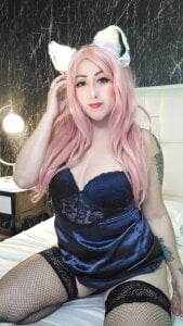 AlanaFerrer I have a soul of fire and a gaze that catches you without permission. 사진 3