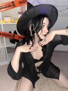 Skyelary Halloween Pic 7