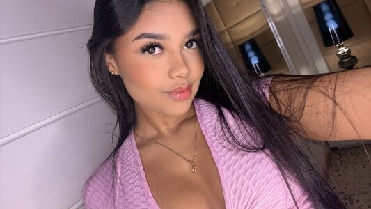 haileyflorez_ Me ❤️ Immagine  4