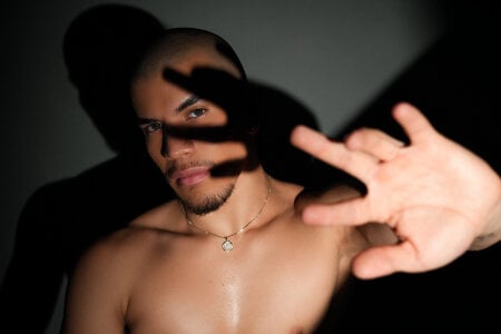 Bruno_Rangel Desire between shadows Bilde 2