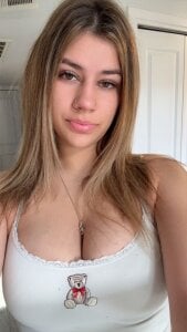 TheLexiLuvvr: Public ( 7 фото)