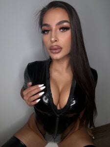 SluttyMaddy Public Photo 4