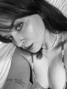 LanaTreades Public Pic 7