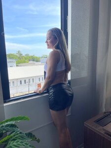 Ariana_Thomsoon Public Pic 2