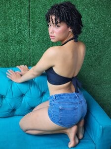 ChloeRaviss Public Pic 2