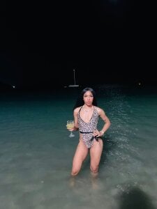 angelkyraasm Beach day 💦🏝🌤💧🌊 Poză 3