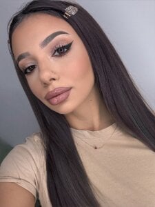 Aisha_Bee Feeling cute Pic 9