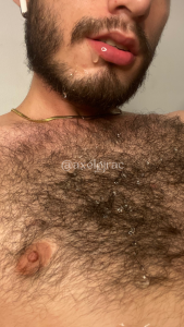axel_giracr Chest 🦊 Pic 4