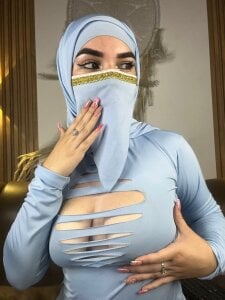 saori_issawi“Look at me… and think about what you would do.” Bild 7