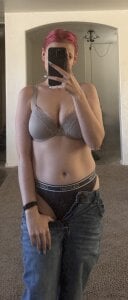 Vanessavera_02 Vanessa playing in front of the mirror Foto 2