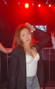 Red or black? <3 de GoddamnSheSoHot  6 Imagens