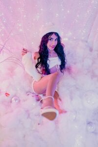 EmmaDuque christmas white Pic