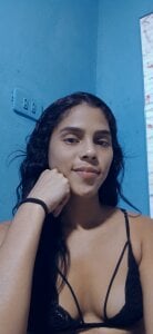 Emily_hot26 Public Pic 4