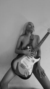 YummyMelanin117 Playing with my guitar Pic 3