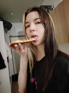 Emmie_shy Public Pic 3