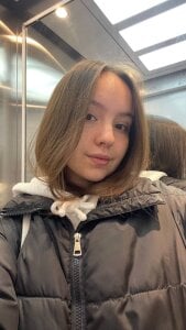 LisaSmiths #elevatorselfie Pic 4