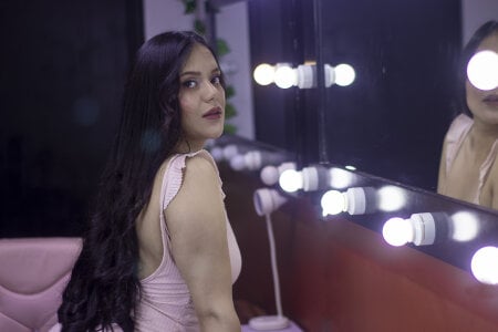 NataEvans_ Public Pic 2