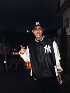 Raven_Cox Public Pic 4