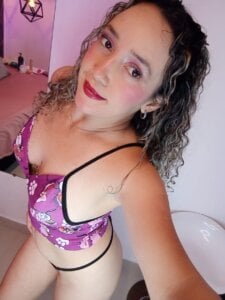 ChloeeTaylorr Just me… being bad Foto 4