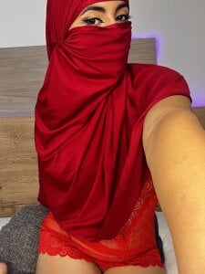 Jasmin_hamdanのThere are looks that reveal better than handsの 7枚の写真