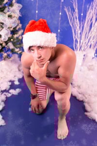 MagnusKnight_ 🎅🔥 Naughty vibes only—come closer. Pic