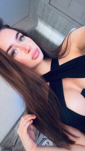 OnlyVivi Public Pic 2