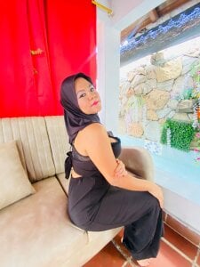 MalakChauriyeのCome and have fun with me in private until you cumの枚の写真