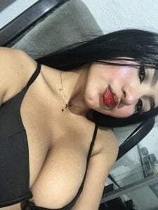 quianna_ He likes my hair like this🖤 Pic