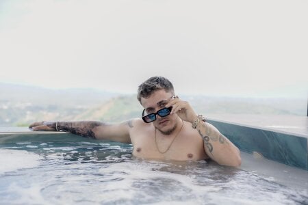 keane_lee_ 🔥 My look says more than words. Foto 2