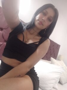 MariaJoseWalker Good morning, my sweet trouble ☀️💫 I’m live from 8:30 a.m. to 3:30 p.m., ready to wake up your sens Pic 3