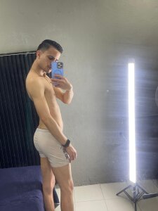 Axel-Bigcock 🍆HOW ABOUT THIS BEAUTIFUL SKINNY🥵 slika 2