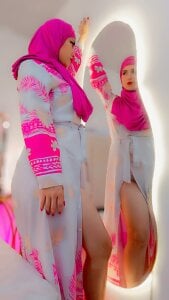 jamila_zairのHow nice it is to find a person with your same level of perversion 🥵の 2枚の写真