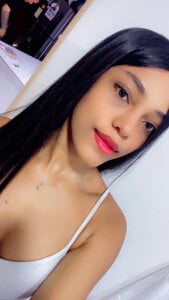 Brunette__XXX Public Pic