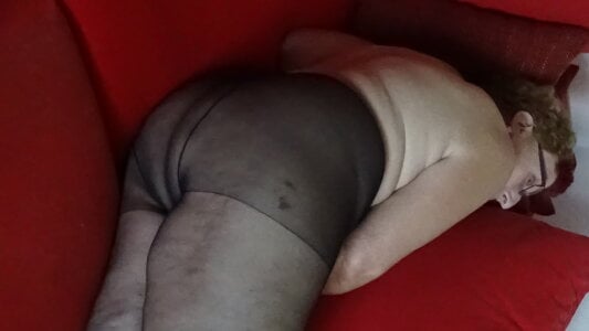 HeisseomaOriginal Geile Löcher in meine Strumpfhose Pic