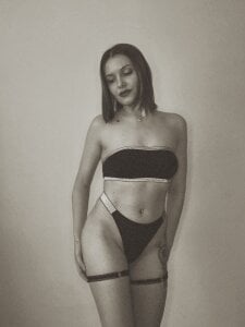 isha_rosee meeee Pic 5