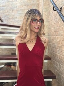 Alice-randy Your woman red ❤️ Pic