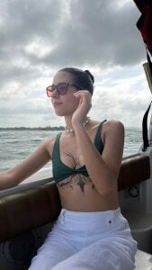 violett__golden Violett in green 💚🍏 Pic