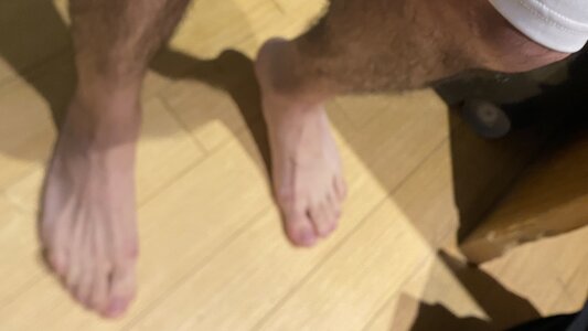 9x6batestudLA My feet Pic