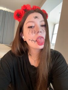 Emy_jonesss Public Pic 7