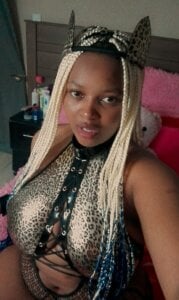 Miss-Berries sexy in red Pic 2