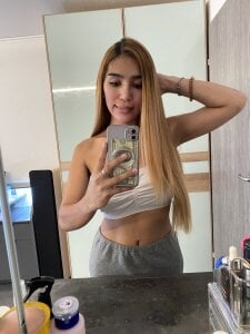 AkiFoster Sexy body Pic 3