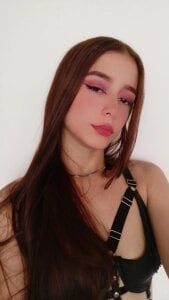 Zdjęcia ElyraBloom Good morning, darling ☀️✨ I’m live from 8:30 a.m. to 3:30 p.m., glowing with gentle confidence, play:  3