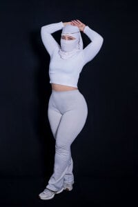 _Farahh_ Public Pic 3