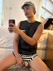 your favorite prisoner ⛓😏🖤 de Mike_thomsonn  4 photos