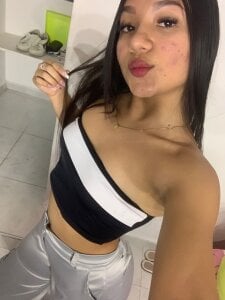 bby_schooolgirl Public Pic 4